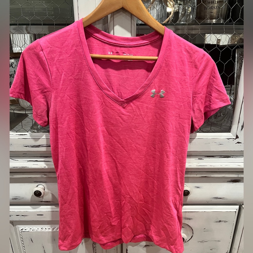Under Armour Bright Pink Workout Top Size Small Heatgear